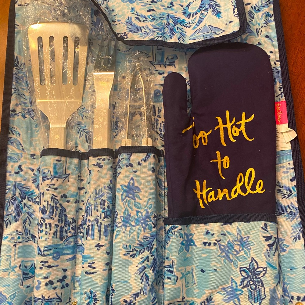 Perfect Fathers Day gift. Lilly Pulitzer grill utility set